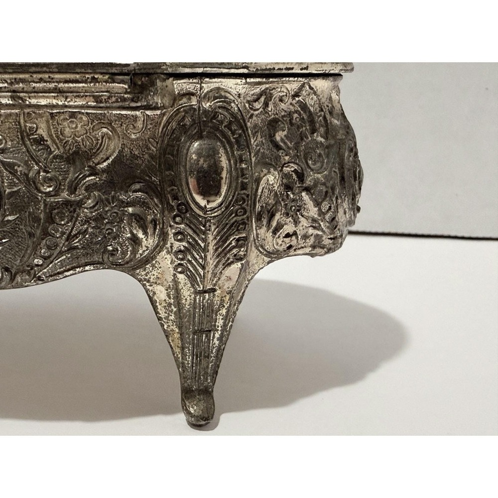 Vintage Silver Tone Oval Footed Jewelry Trinket  Box Courting Couple Victorian - Picture 15 of 16